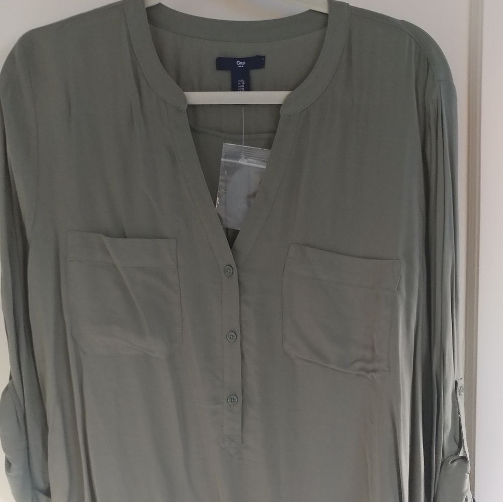 Gap roll up sleeve blouse